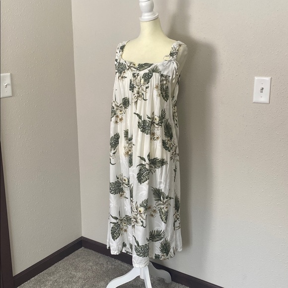 Sunny Island Hawaii White Tropical Floral Maxi Dress Size Medium Boho Tropical - Picture 3 of 10